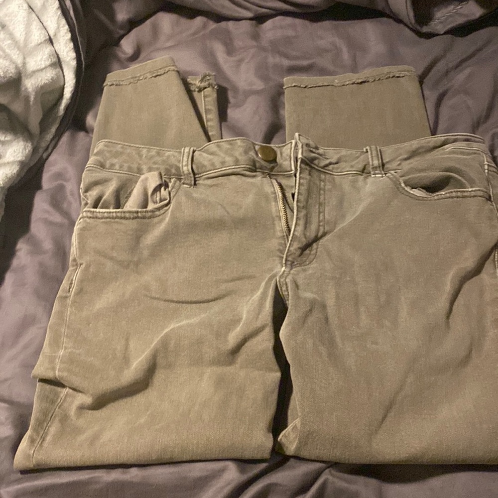 Army green American Eagle cropped jeans